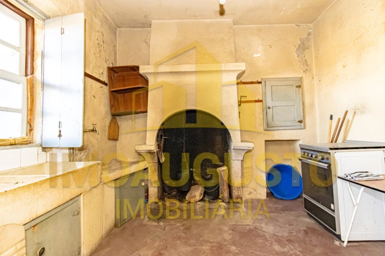 Moradia T4 para Venda em Rendo Foto 3