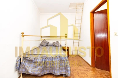 Moradia T4 para Venda em Quadrazais