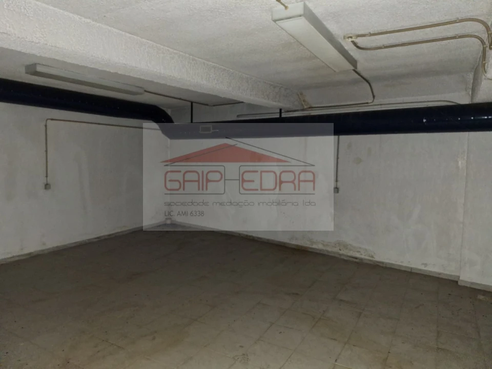 Loja para Venda em Sé, Santa Maria e Meixedo Foto 21