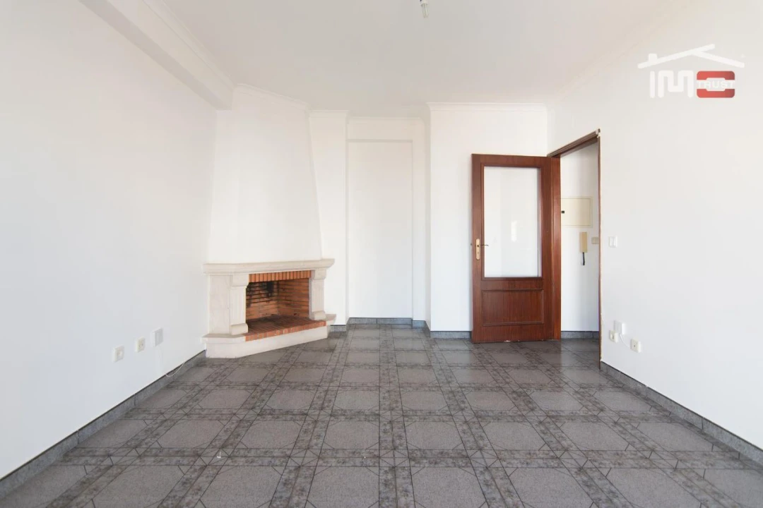 Apartamento T1 para Arrendamento em Nossa Senhora da Piedade Foto 8