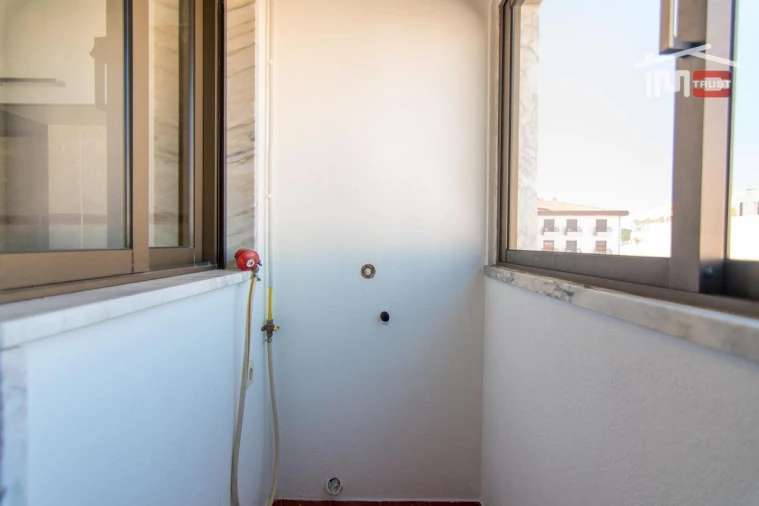 Apartamento T1 para Arrendamento em Nossa Senhora da Piedade Foto 4