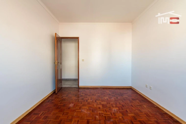 Apartamento T1 para Arrendamento em Nossa Senhora da Piedade Foto 6