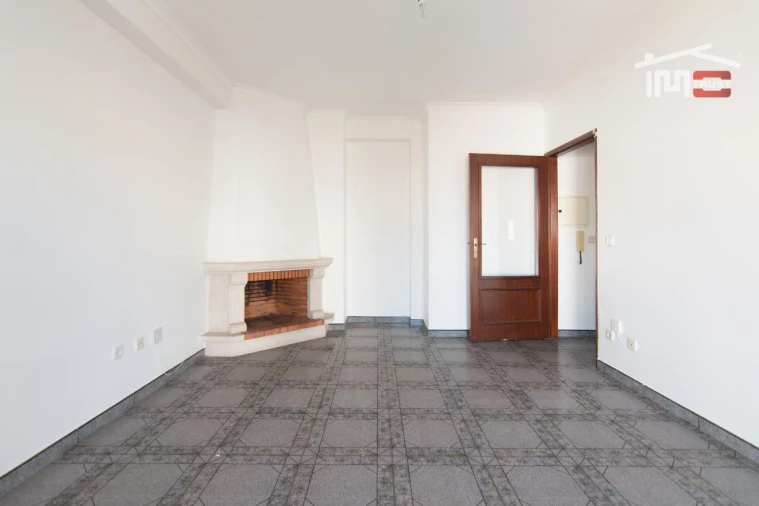 Apartamento T1 para Arrendamento em Nossa Senhora da Piedade Foto 8