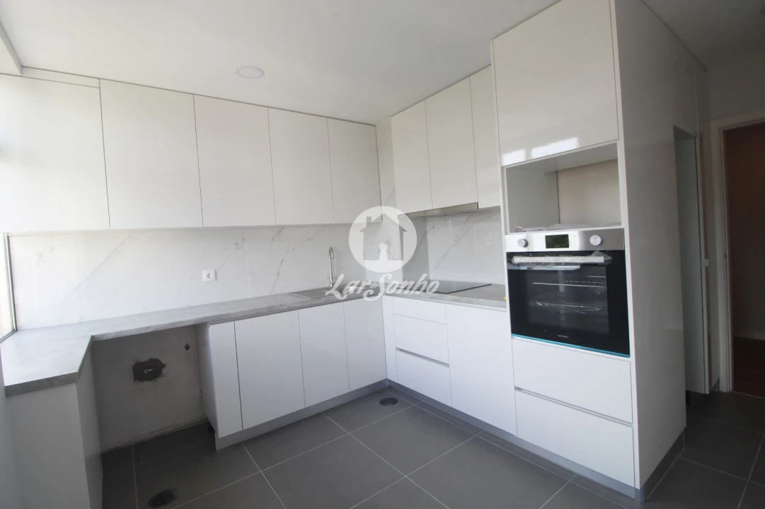 Apartamento T2 para Venda em Cidade da Maia Foto 1
