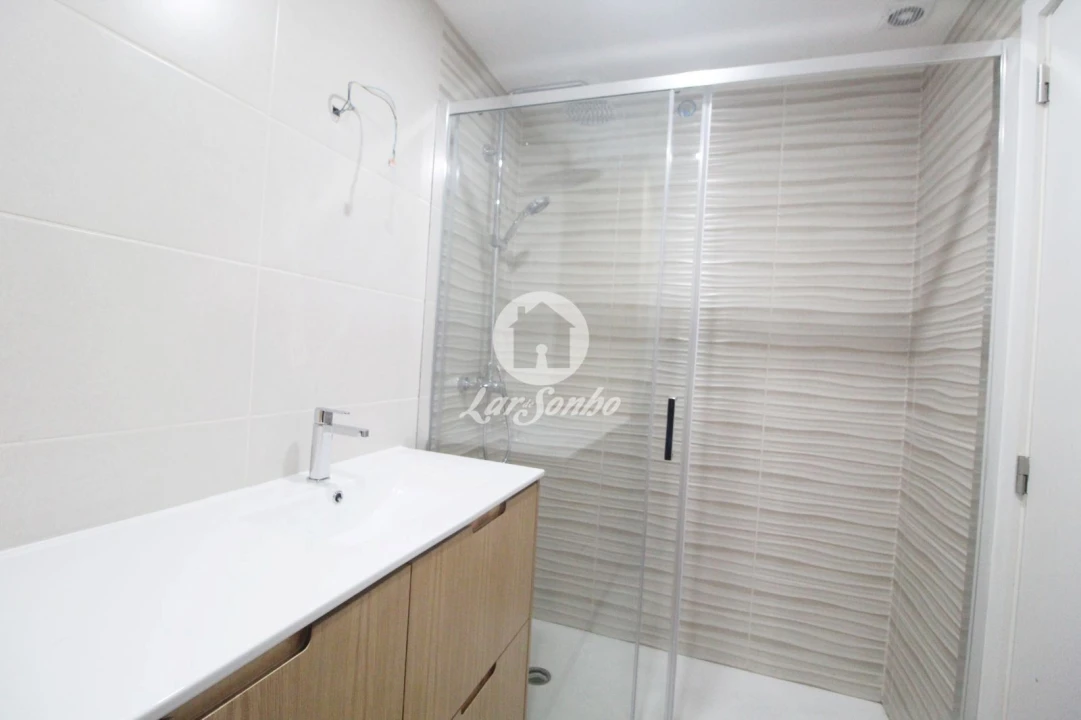 Apartamento T2 para Venda em Cidade da Maia Foto 11