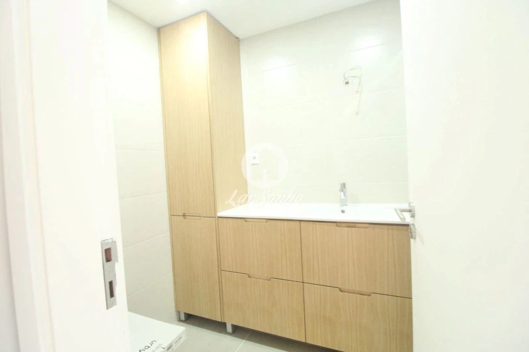 Apartamento T2 para Venda em Cidade da Maia Foto 17