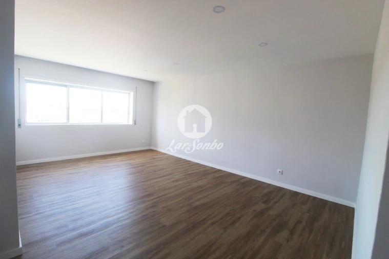 Apartamento T2 para Venda em Cidade da Maia Foto 4