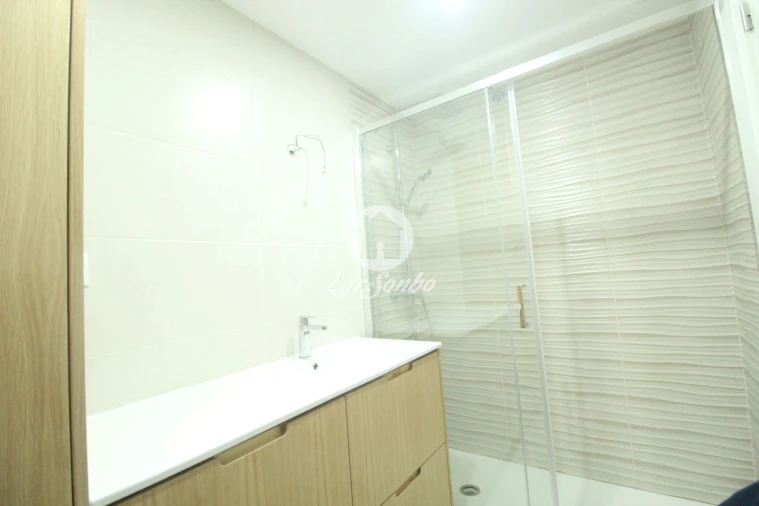 Apartamento T2 para Venda em Cidade da Maia Foto 18