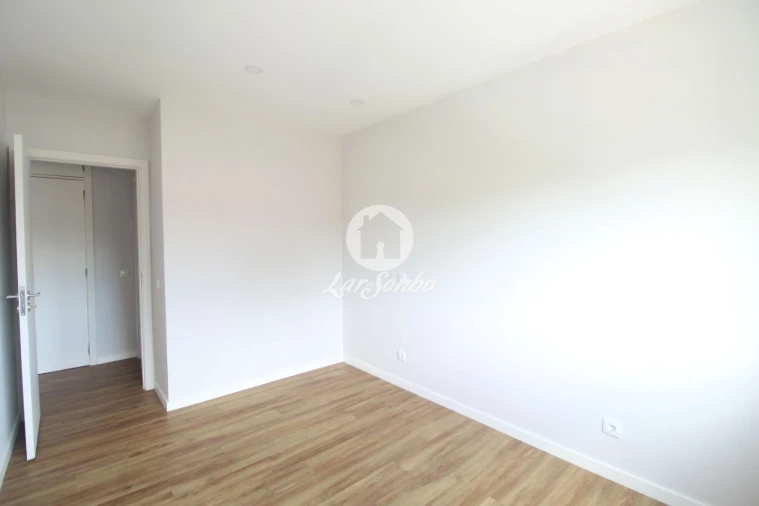 Apartamento T2 para Venda em Cidade da Maia Foto 20
