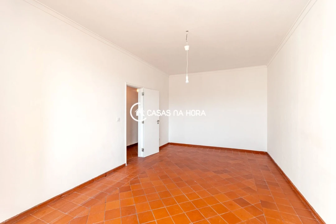 Apartamento T2 para Arrendamento em São Domingos de Benfica Foto 4