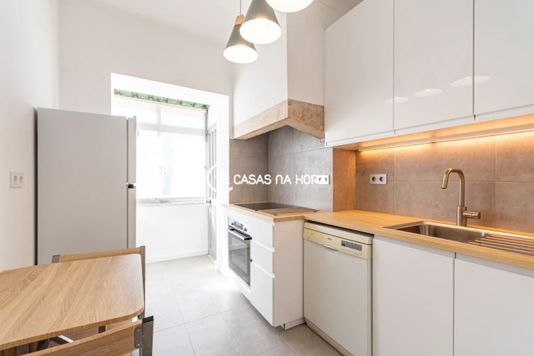 Apartamento T2 para Arrendamento em São Domingos de Benfica Foto 3