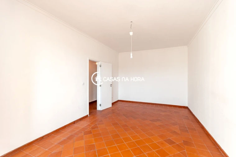 Apartamento T2 para Arrendamento em São Domingos de Benfica Foto 4
