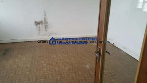 Armazém para Arrendamento em Paranhos