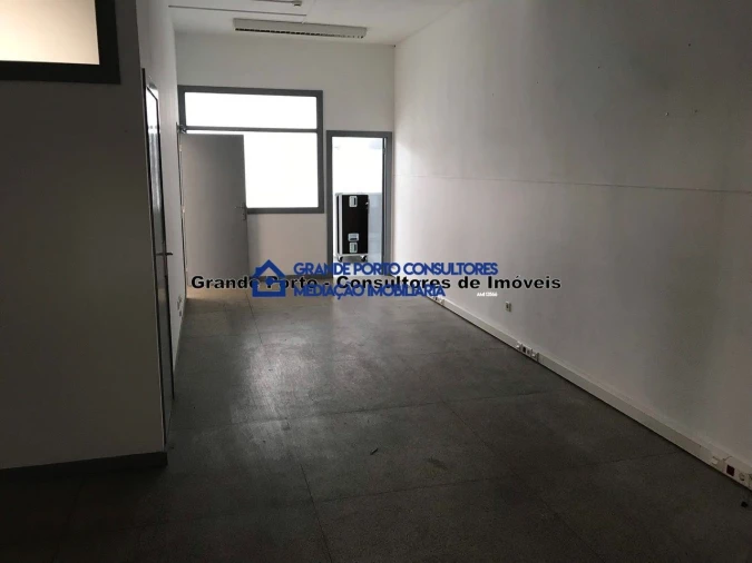 Armazém para Arrendamento em Paranhos