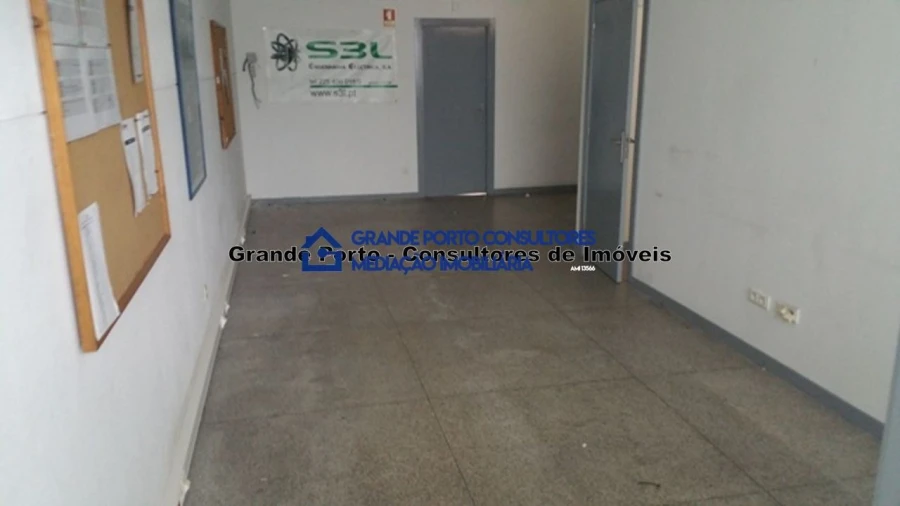 Armazém para Arrendamento em Paranhos Foto 2