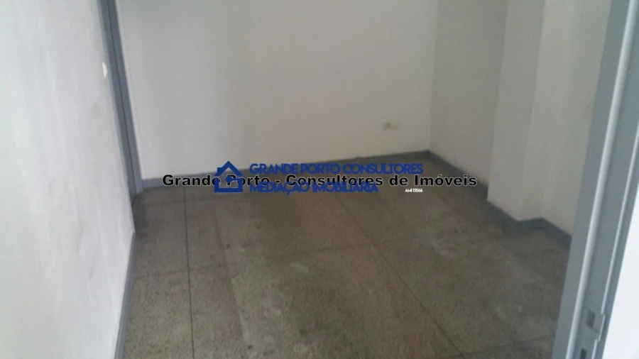 Armazém para Arrendamento em Paranhos Foto 7
