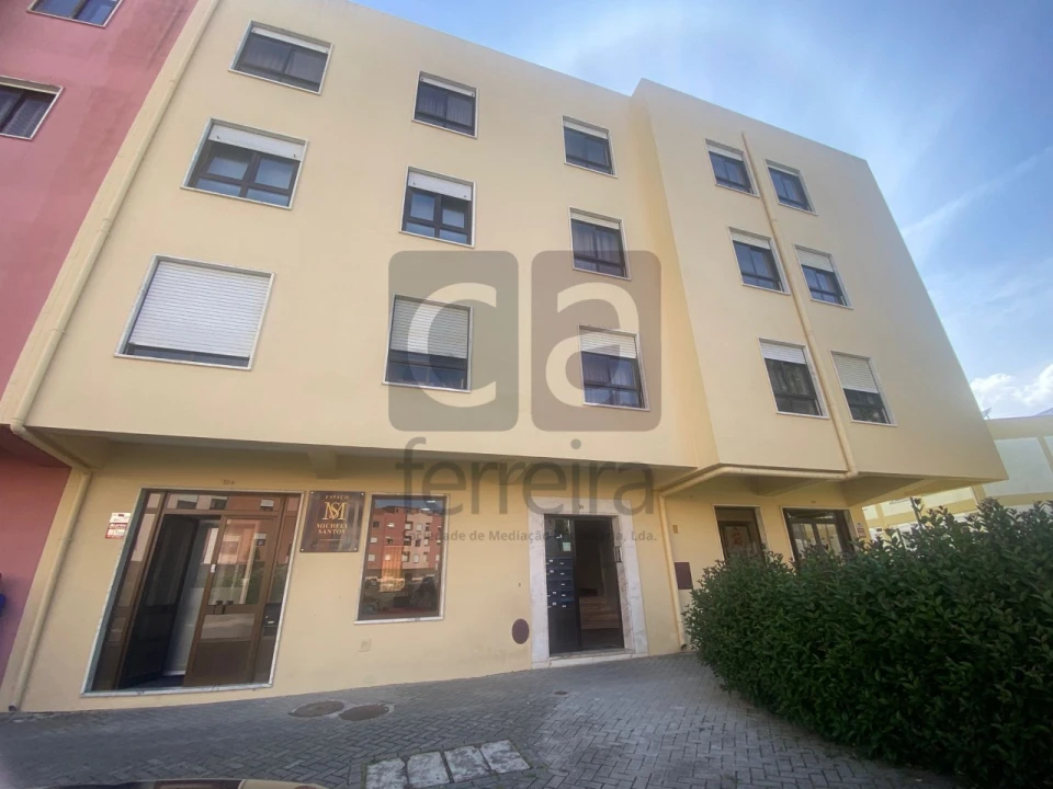 Apartamento T2 para Venda em Algueirão-Mem Martins Foto 1