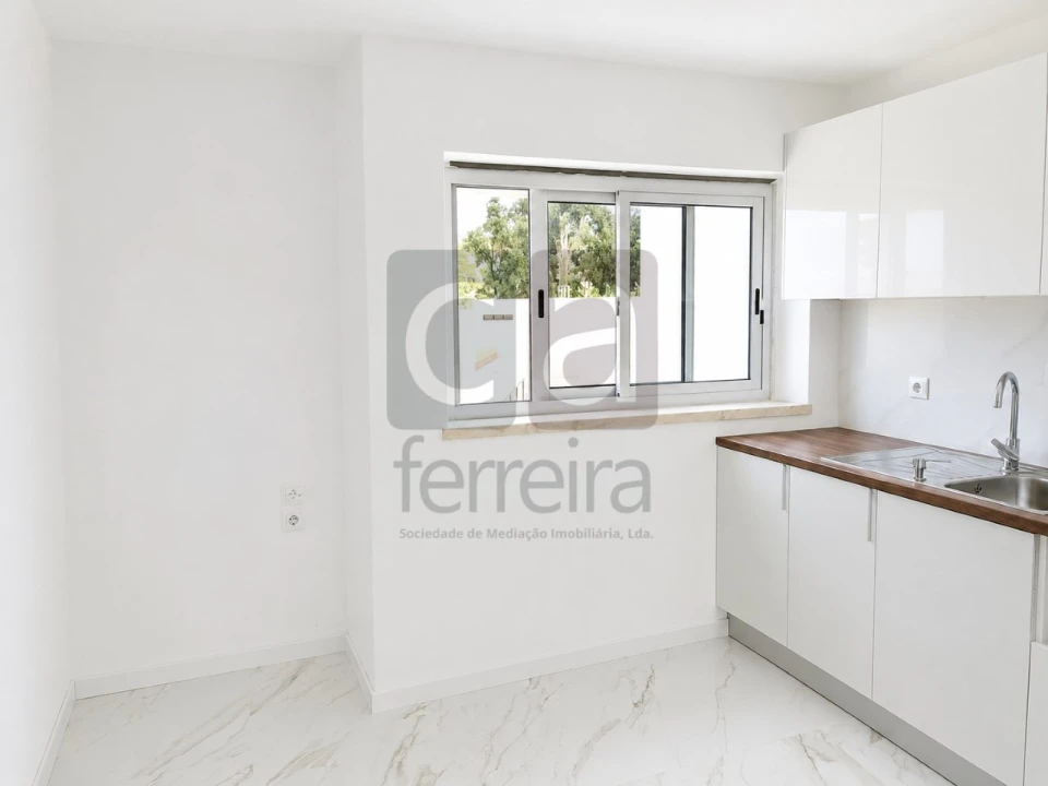 Apartamento T2 para Venda em Algueirão-Mem Martins Foto 2