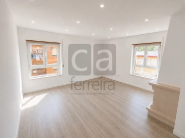 Apartamento T2 para Venda em Algueirão-Mem Martins