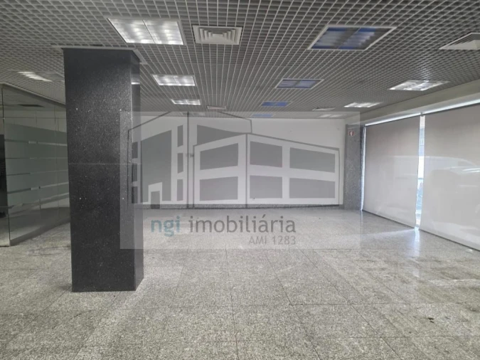 Loja para Venda em Póvoa de Santo Adrião e Olival Basto Foto 11
