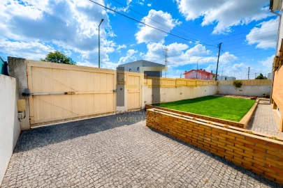 Moradia T3 para Venda em Sandim, Olival, Lever e Crestuma