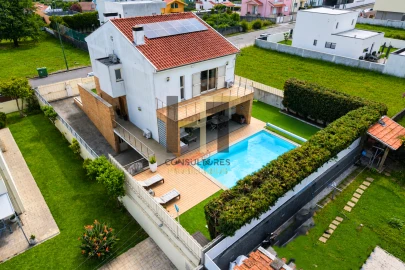 Moradia T3 para Venda em Sandim, Olival, Lever e Crestuma