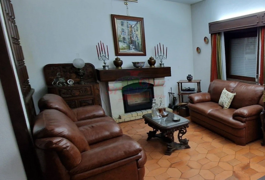 Moradia T4 para Venda em Santo Antonio dos Olivais Foto 1
