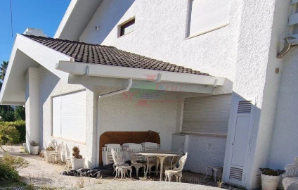 Moradia T4 para Venda em Santo Antonio dos Olivais