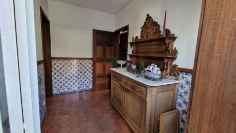 Moradia T4 para Venda em Santo Antonio dos Olivais