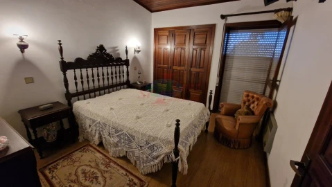 Moradia T4 para Venda em Santo Antonio dos Olivais