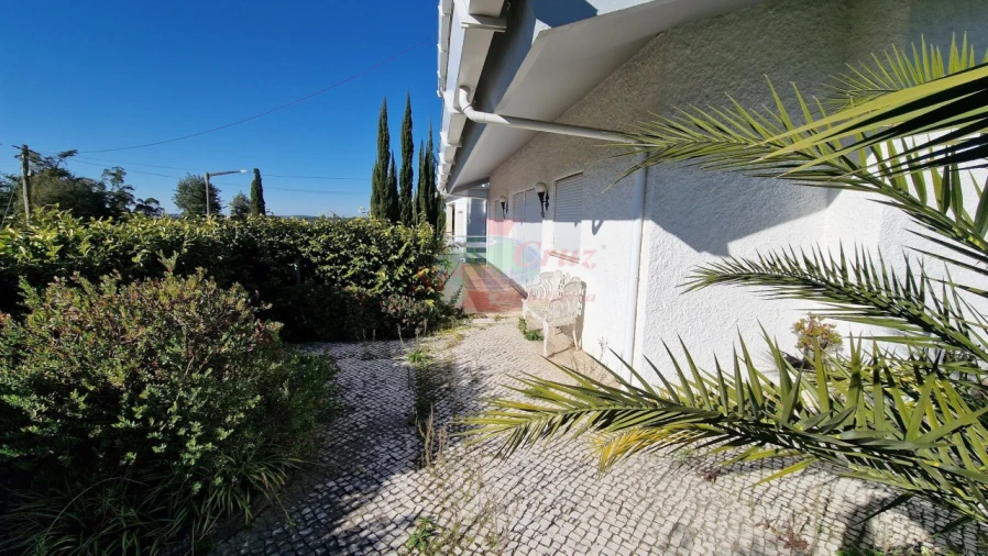Moradia T4 para Venda em Santo Antonio dos Olivais Foto 5
