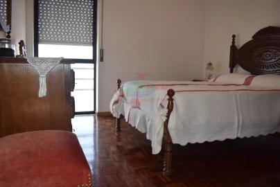Apartamento T4 para Venda em Santa Clara e Castelo Viegas
