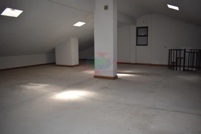 Apartamento T4 para Venda em Santa Clara e Castelo Viegas