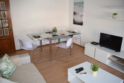 Apartamento T1 para Arrendamento férias em Sé Nova, Santa Cruz, Almedina e São Bartolomeu