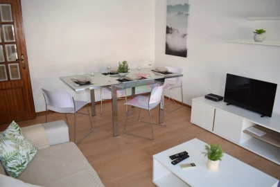 Apartamento T1 para Arrendamento férias em Sé Nova, Santa Cruz, Almedina e São Bartolomeu