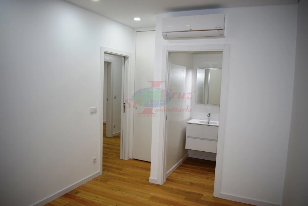 Apartamento T2 para Venda em Santo Antonio dos Olivais Foto 1