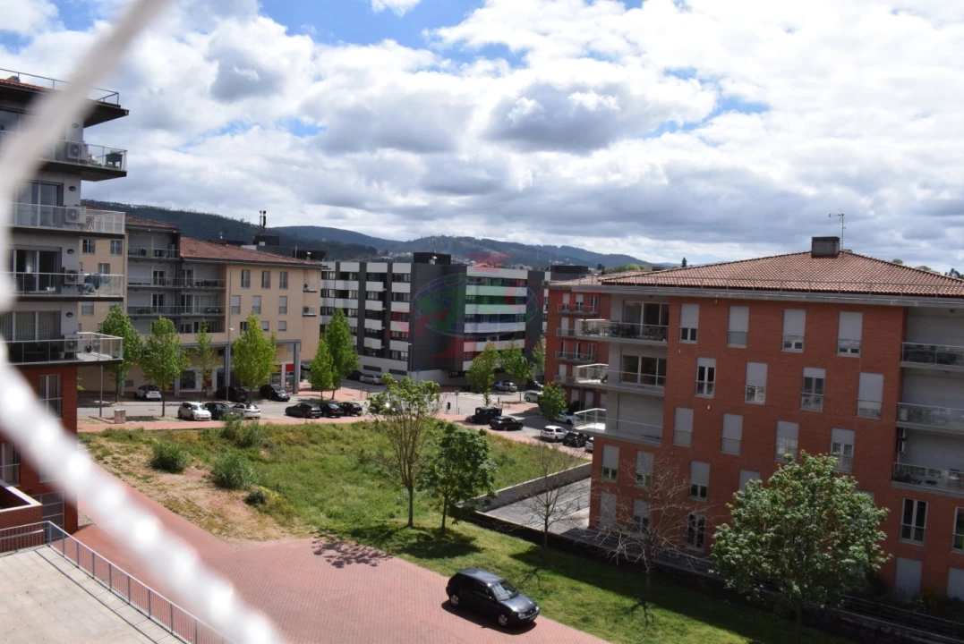 Apartamento T3 para Venda em Santo Antonio dos Olivais Foto 2