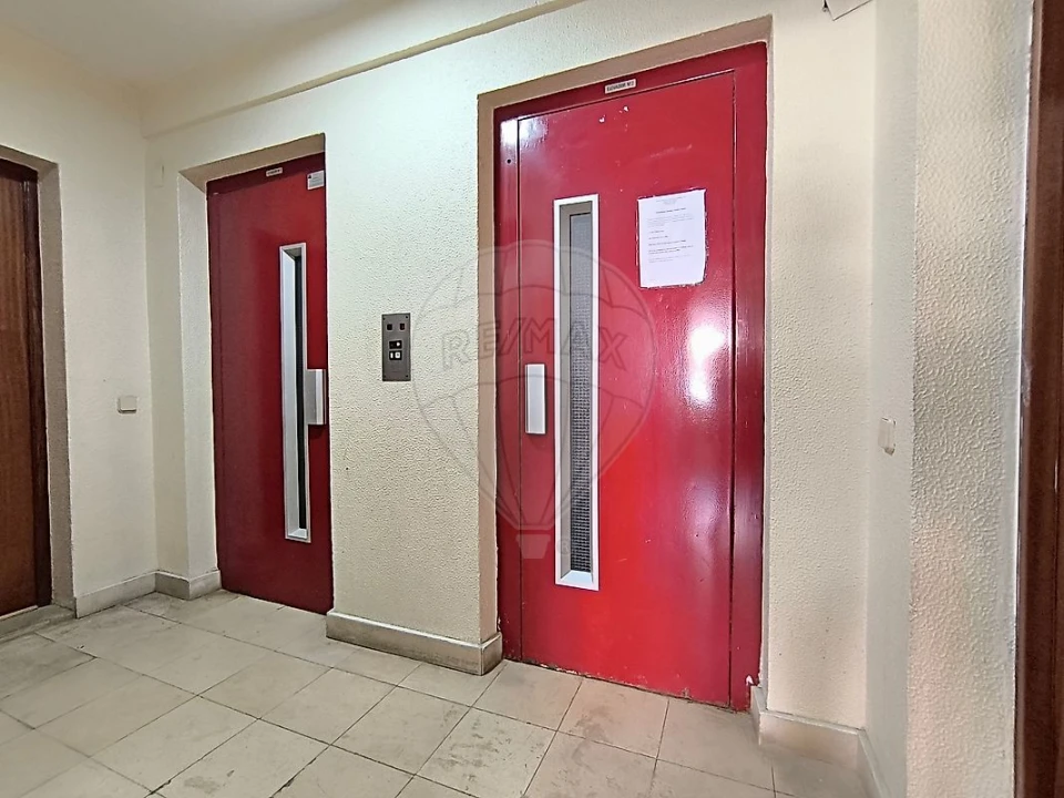 Apartamento T3 para Venda em Rio de Mouro Foto 3