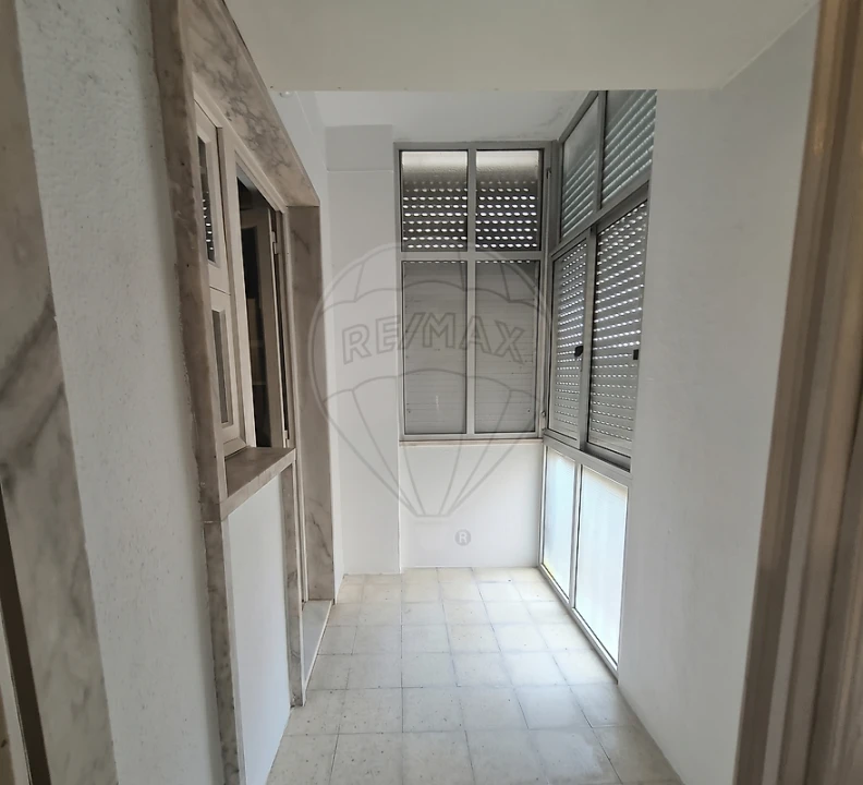Apartamento T2 para Venda em Algés, Linda-A-Velha e Cruz Quebrada-Dafundo Foto 5
