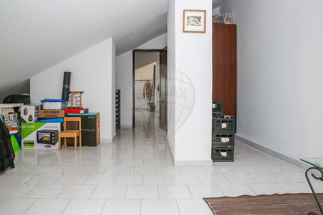 Apartamento T2 para Venda em Santo Quintino Foto 1