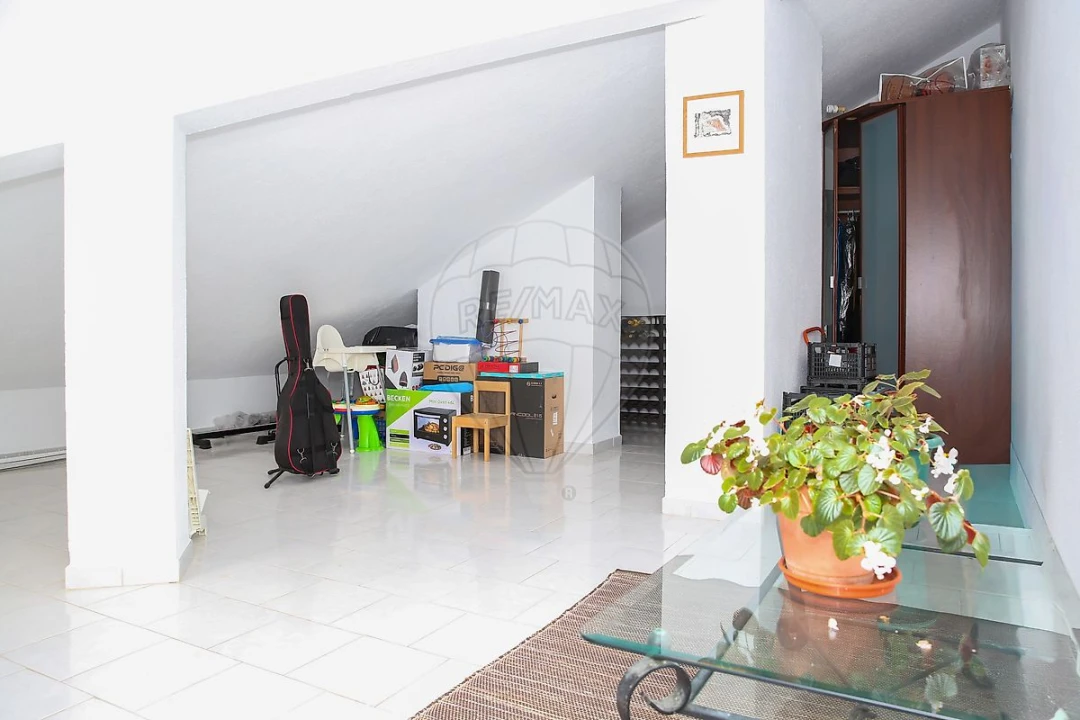 Apartamento T2 para Venda em Santo Quintino Foto 2