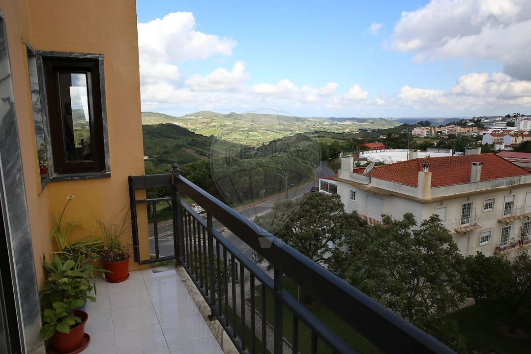 Apartamento T2 para Venda em Santo Quintino Foto 35