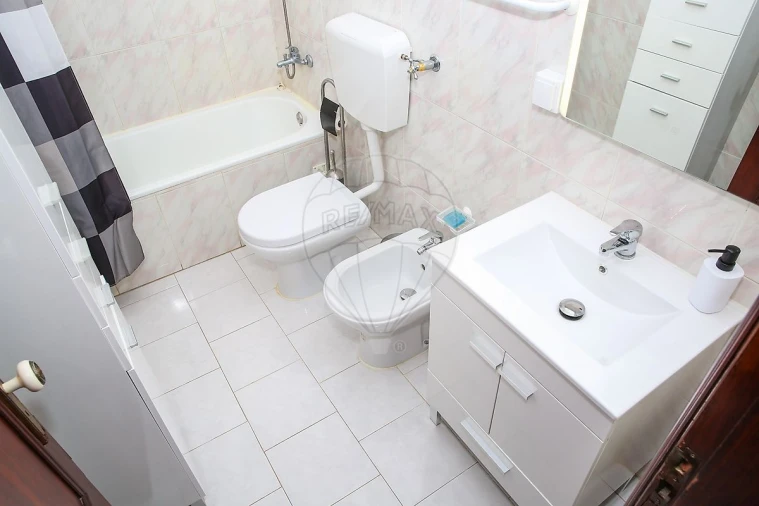 Apartamento T2 para Venda em Santo Quintino Foto 13