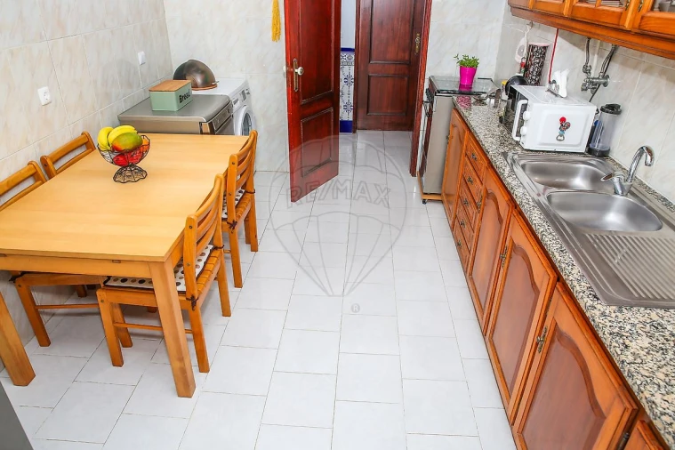 Apartamento T2 para Venda em Santo Quintino Foto 22