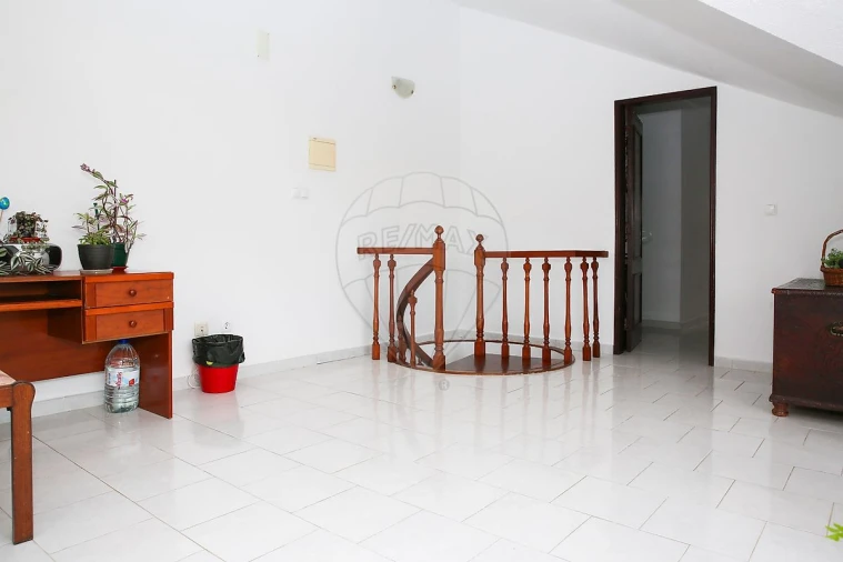 Apartamento T2 para Venda em Santo Quintino Foto 7