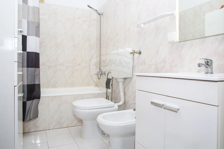 Apartamento T2 para Venda em Santo Quintino Foto 16