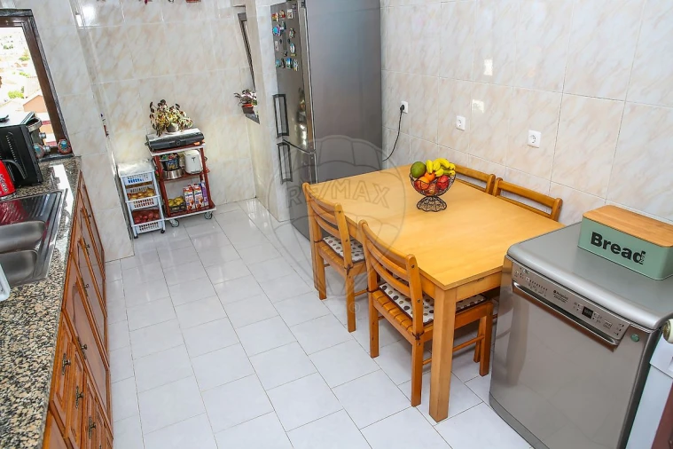 Apartamento T2 para Venda em Santo Quintino Foto 21