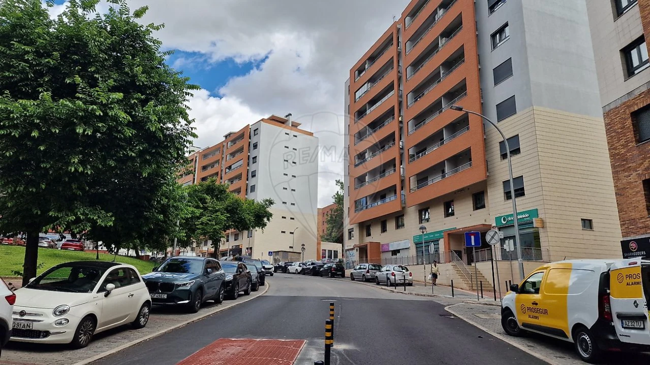 Loja para Venda em Odivelas Foto 1