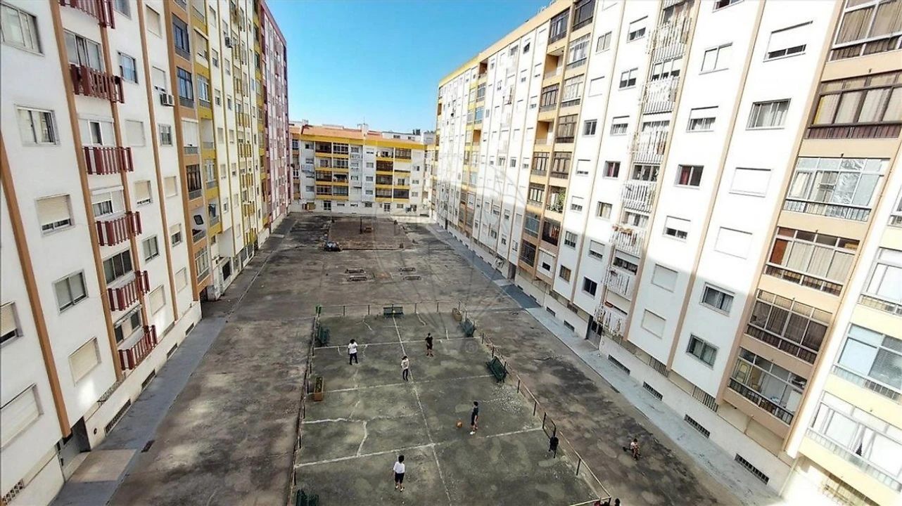 Apartamento T2 para Venda em Queluz e Belas Foto 3