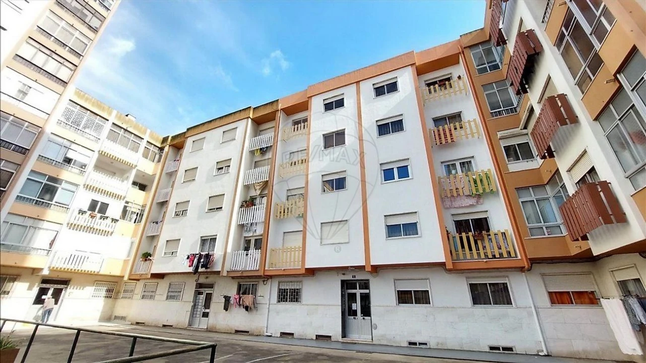 Apartamento T2 para Venda em Queluz e Belas Foto 5